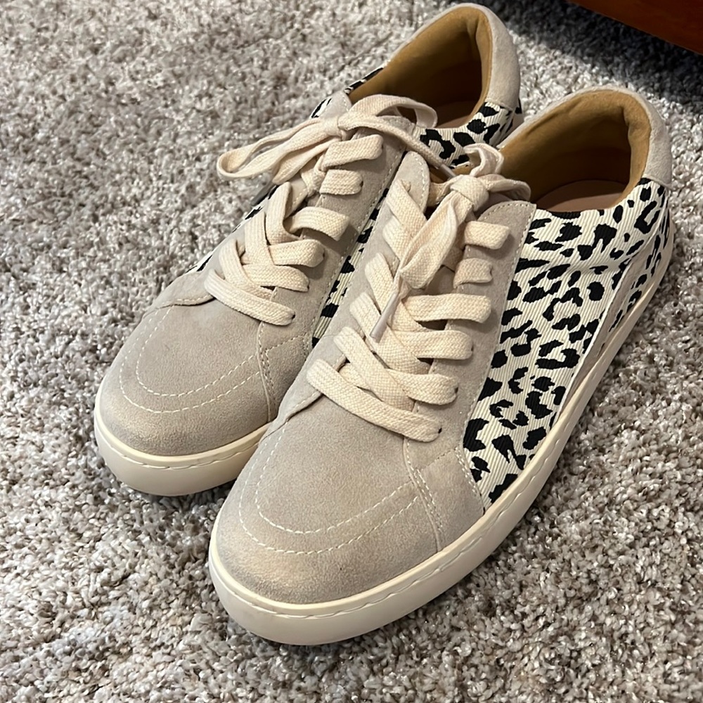 White Raven lace up sneaker